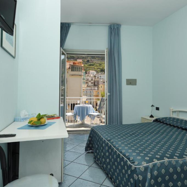 Maison Raphael, Minori
